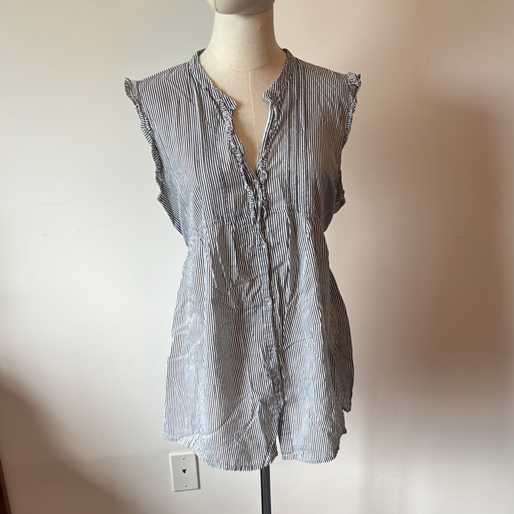 Oh! Mamma Black and White Sleeveless Tunic with Ruffled Mandarin Collar